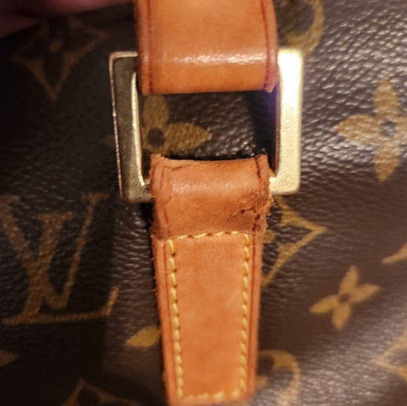 Authentic Louis Vuitton 💋 - Picture 2 of 8